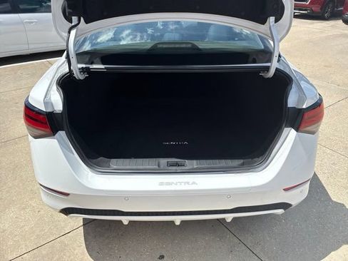 Used 2024 Nissan Sentra SV FWD image 8