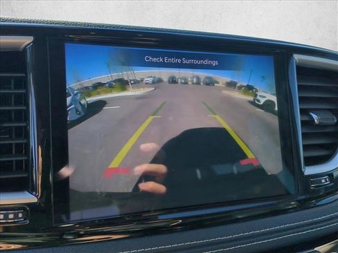 Used 2024 Chrysler Pacifica Select image 14