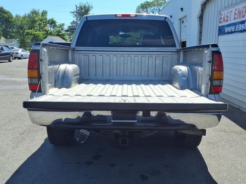 Used 2005 GMC Sierra 1500 SLE w/ Light Duty Power Package AWD/4WD image 5