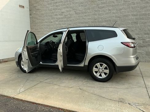 Used 2014 Chevrolet Traverse LT FWD image 16