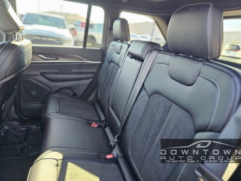 New 2026 Jeep Grand Cherokee Altitude AWD/4WD image 20