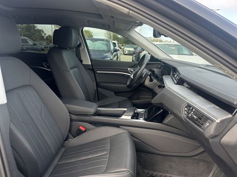 Used 2022 Audi e-tron Premium image 6