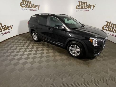 Used 2023 GMC Terrain SLE w/ Driver Convenience Package FWD image 2