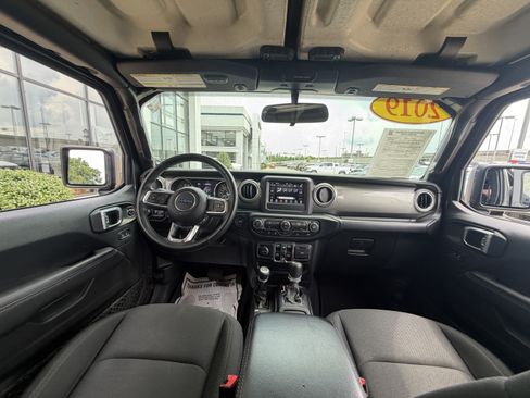 Used 2019 Jeep Wrangler Unlimited Sahara AWD/4WD image 25