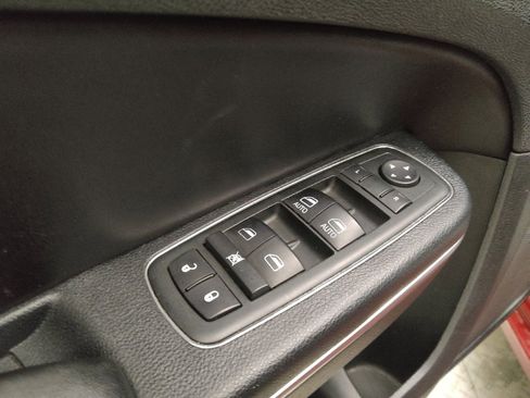 Used 2014 Chrysler 300 w/ Driver Convenience Group RWD image 27