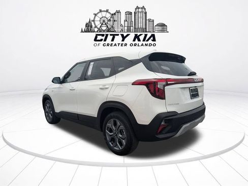 Certified 2026 Kia Seltos LX FWD image 4