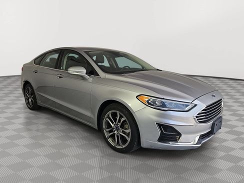 Used 2020 Ford Fusion SEL FWD image 2