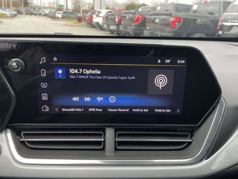 Used 2025 Chevrolet Trax LT image 24