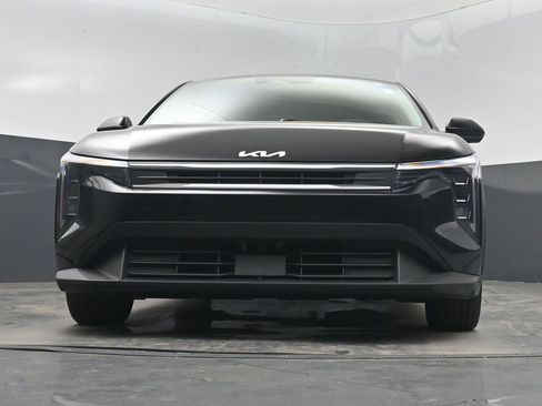 Certified 2025 Kia K4 LXS FWD image 31