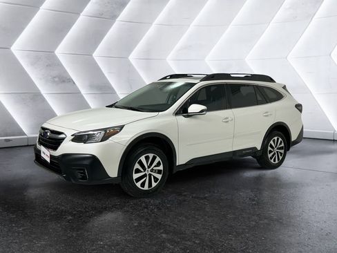 Used 2021 Subaru Outback Premium image 3