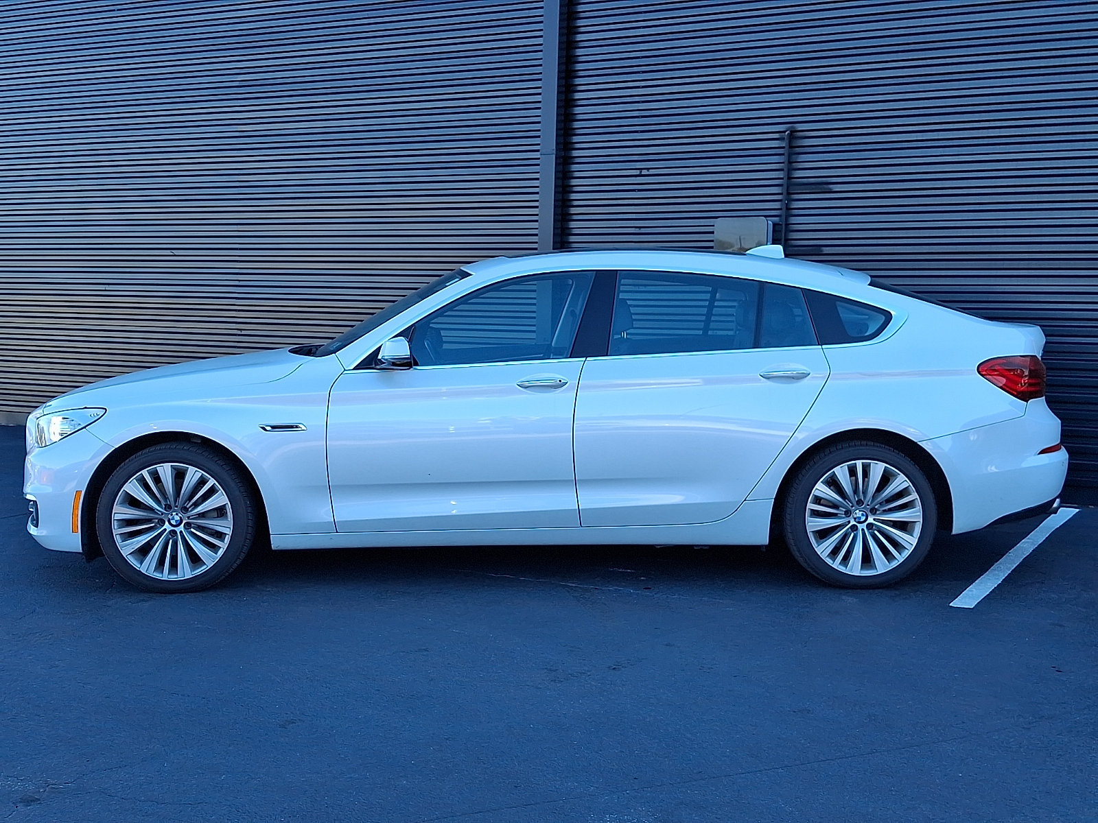 Used 2015 BMW 535i Gran Turismo xDrive AWD/4WD image 2