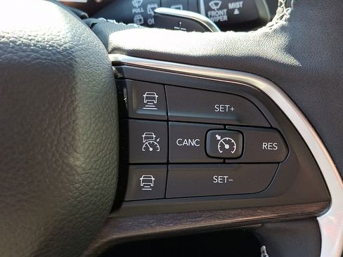 Used 2025 Jeep Grand Cherokee L Limited w/ Black Appearance Package AWD/4WD image 30