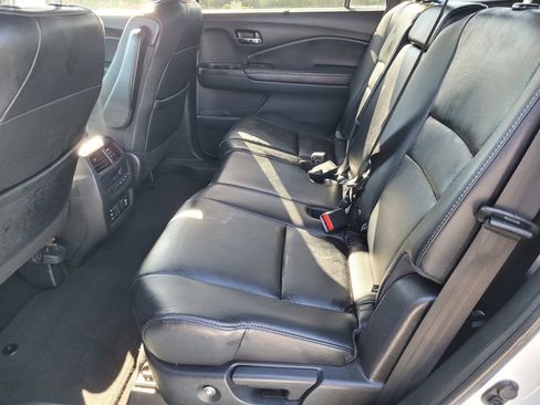Used 2018 Honda Pilot Touring image 11