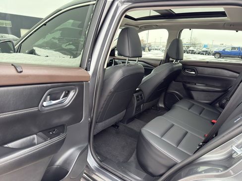 Used 2023 Nissan Rogue SV w/ SV Premium Package image 30