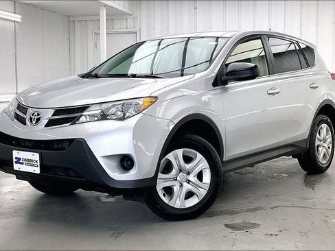 Used 2015 Toyota RAV4 LE AWD/4WD image 2