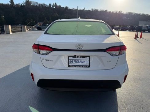 Used 2025 Toyota Corolla LE w/ LE Premium Package image 6