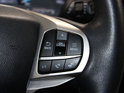Used 2023 Ford Explorer XLT AWD/4WD image 38