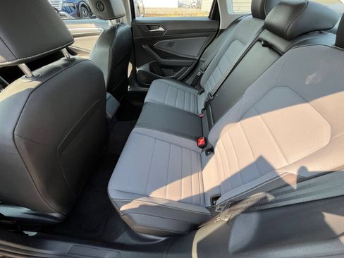 Used 2025 Volkswagen Jetta SE FWD image 27