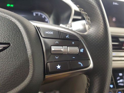 Used 2025 Genesis G70 2.5T RWD image 24