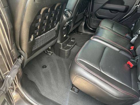 Used 2023 Jeep Wrangler Unlimited Rubicon w/ LED Lighting Group AWD/4WD image 35