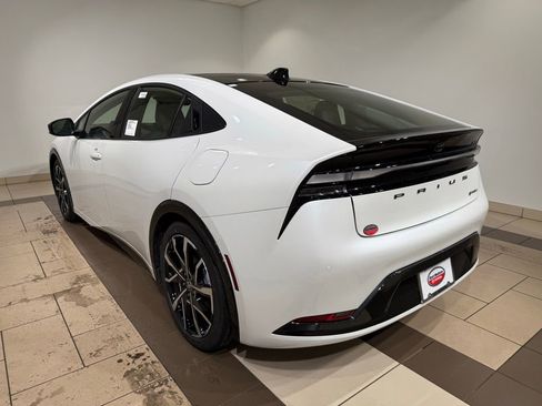 New 2026 Toyota Prius Plug-In Hybrid FWD image 3