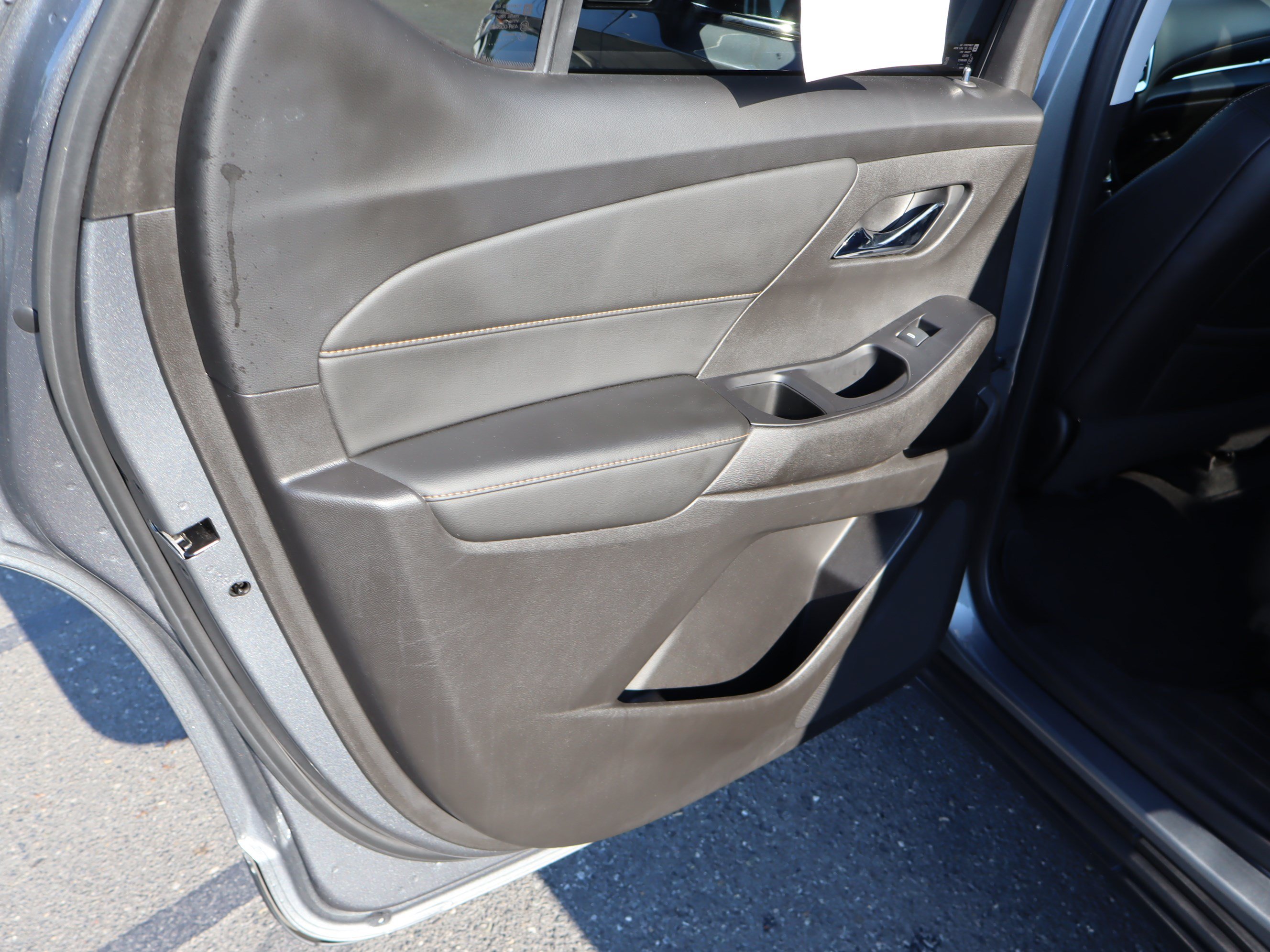 Used 2021 Chevrolet Traverse RS FWD image 30