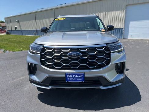 Used 2025 Ford Explorer Platinum w/ Ultimate Package AWD/4WD image 9