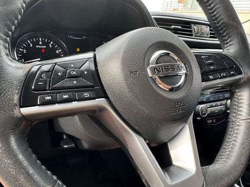 Used 2017 Nissan Rogue SV image 21