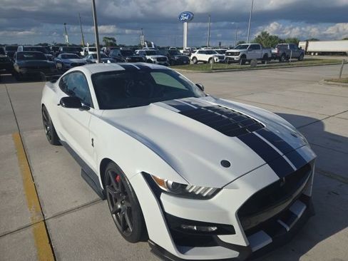 Used 2021 Ford Mustang Shelby GT500 w/ Carbon Fiber Track Pack RWD image 3