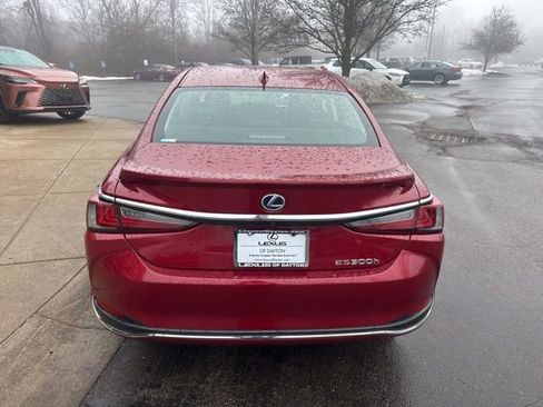 Used 2022 Lexus ES 300h w/ Luxury Package image 4