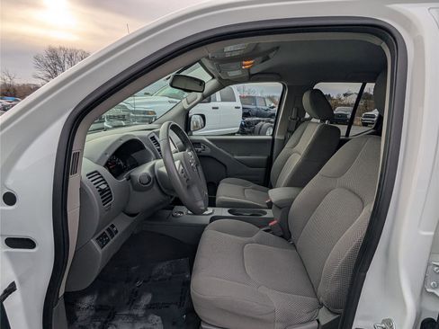 Used 2021 Nissan Frontier SV w/ Midnight Edition Floor Mats image 14