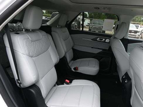 New 2026 Ford Explorer Platinum w/ LUX Leather Package AWD/4WD image 19