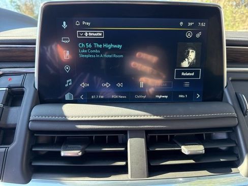 Used 2024 Chevrolet Suburban Premier image 19