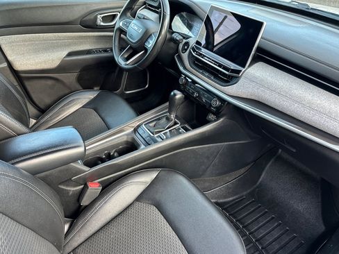 Used 2024 Jeep Compass Latitude image 18