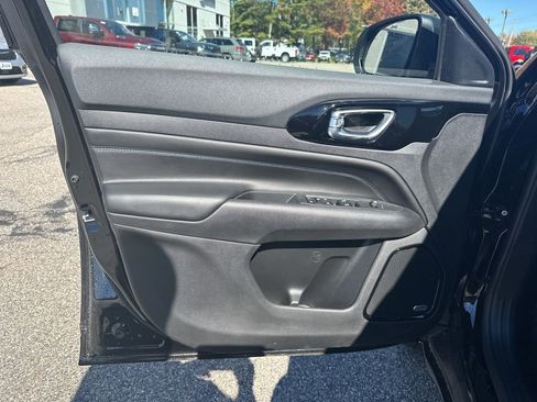 New 2025 Jeep Compass Latitude w/ Sun & Sound Group image 11