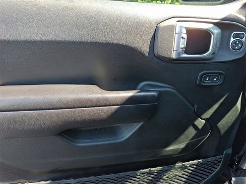 Used 2021 Jeep Wrangler Unlimited Sport image 12