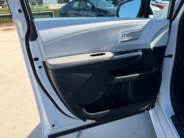 New 2026 Toyota Sienna XLE FWD image 10