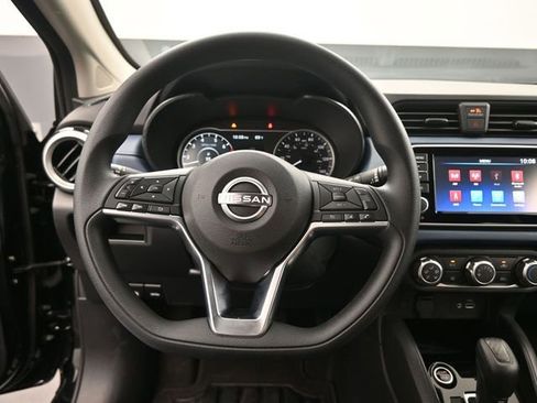 Used 2025 Nissan Versa SV image 6