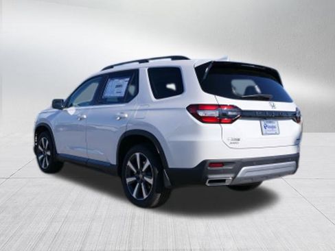New 2025 Honda Pilot Touring image 5