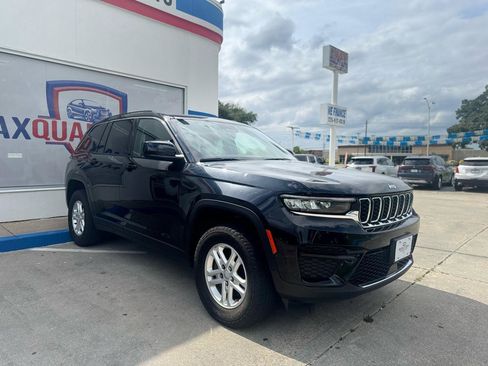Used 2023 Jeep Grand Cherokee Laredo w/ Luxury Tech Group I AWD/4WD image 17