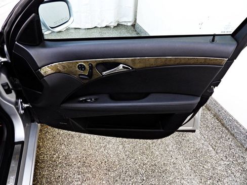 Used 2007 Mercedes-Benz E 350 4MATIC Sedan image 11
