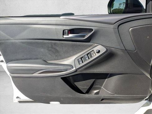 Used 2019 Toyota Avalon XSE image 13