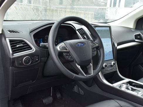 Used 2024 Ford Edge SEL w/ Convenience Package image 9