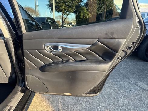 Used 2017 INFINITI Q70 L 3.7 image 16