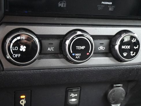 Used 2017 Toyota Tacoma TRD Sport image 14