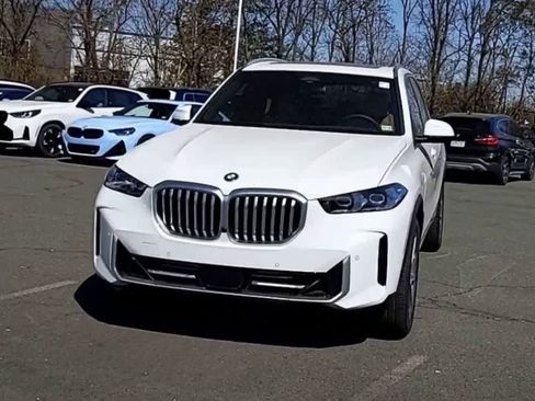 Used 2025 BMW X5 xDrive50e image 3