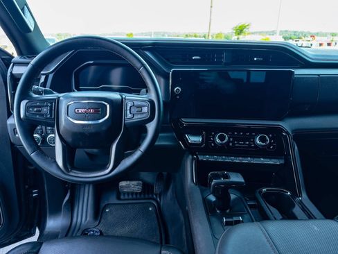 Used 2024 GMC Sierra 1500 AT4 w/ AT4 Preferred Package AWD/4WD image 10