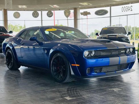 Used 2022 Dodge Challenger SRT Hellcat RWD image 4