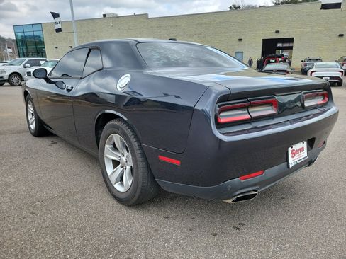 Used 2017 Dodge Challenger SXT image 18