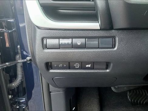 Used 2025 Nissan Rogue SV AWD/4WD image 15